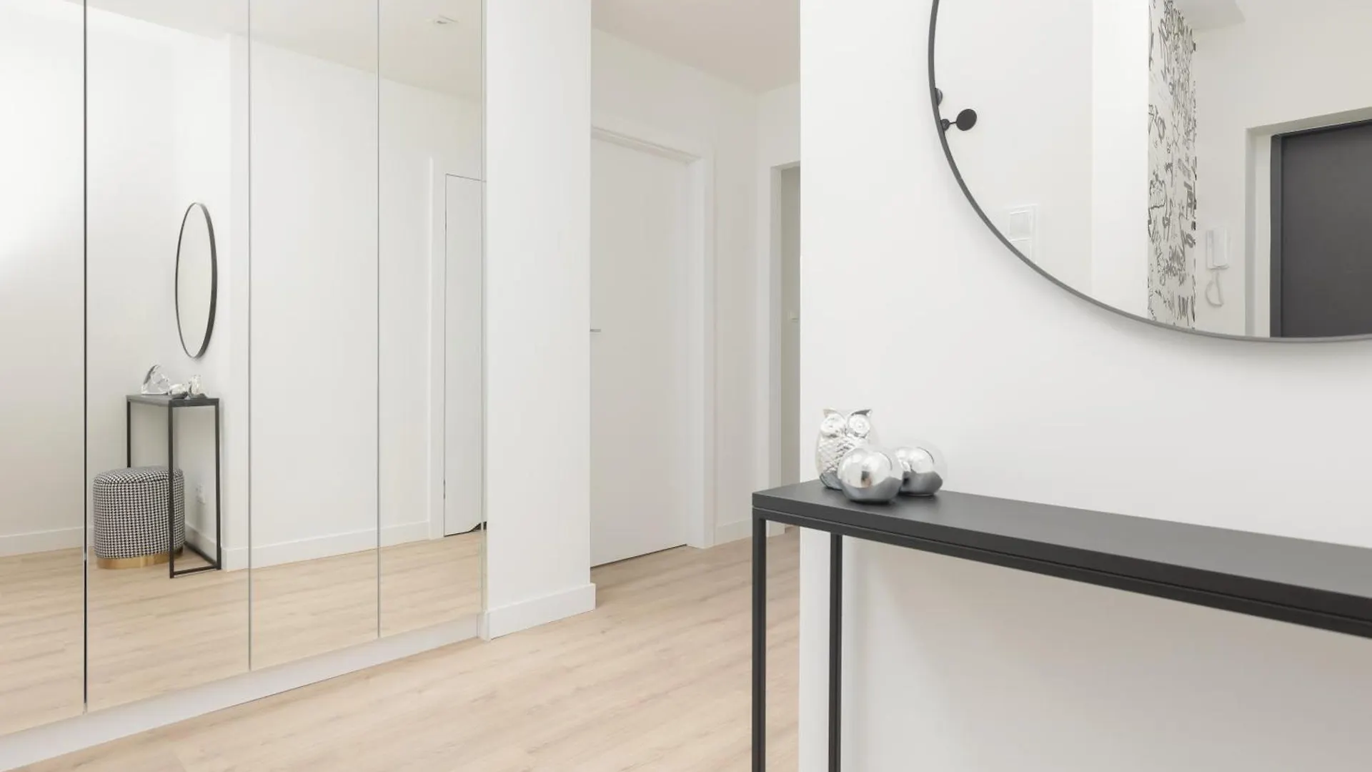 Amazing Spacious Apartments In Warsaw City Center By Noclegi Renters