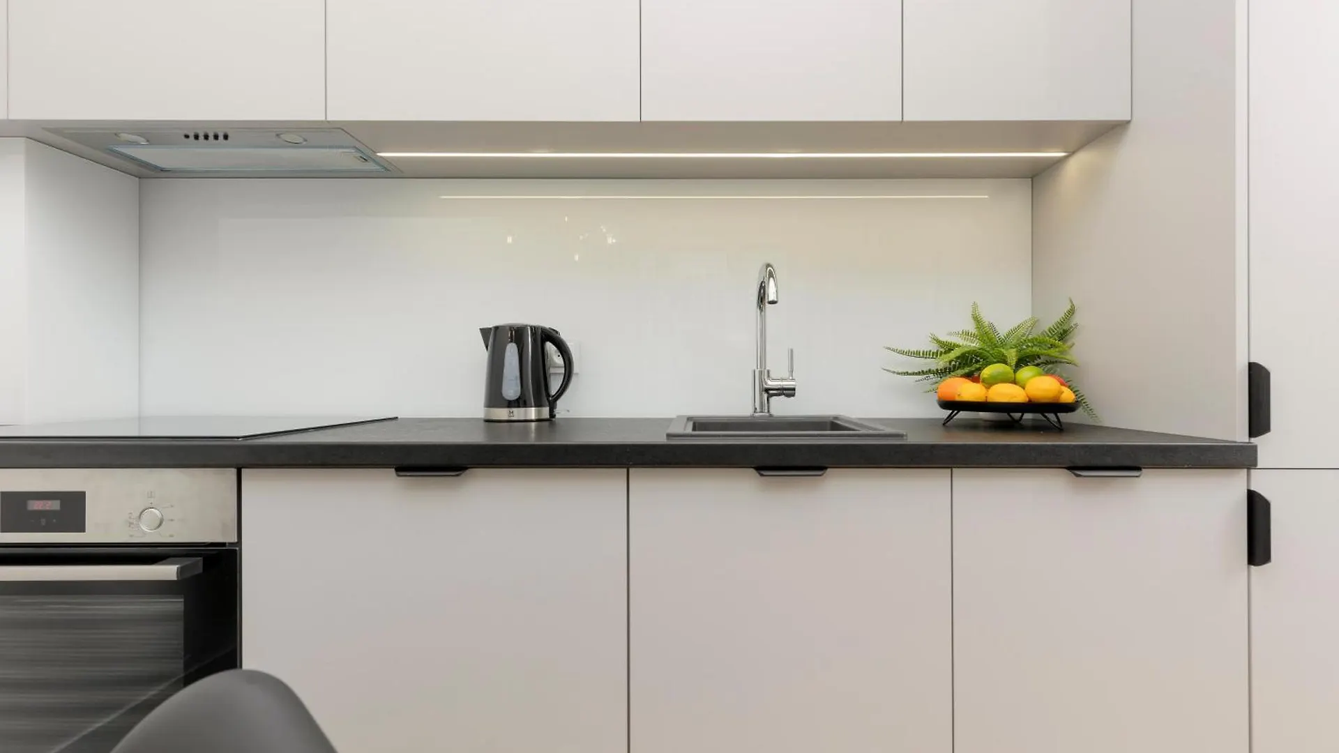 Amazing Spacious Apartments In Warsaw City Center By Noclegi Renters 0*,  Polonia